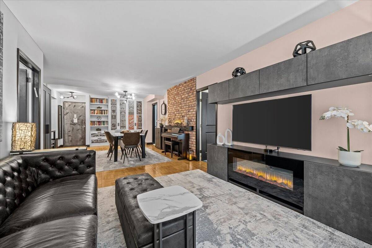 Manhattan, NY 10022,136 E 56TH Street #2J