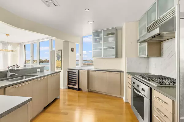 Manhattan, NY 10007,200 CHAMBERS Street #22C