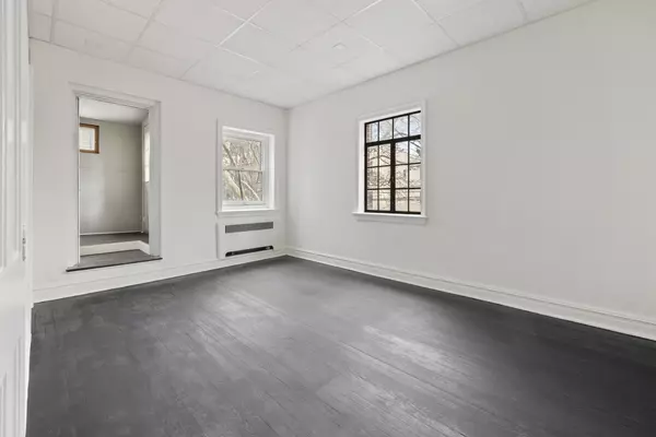 Brooklyn, NY 11222,1044 MANHATTAN Avenue #2A