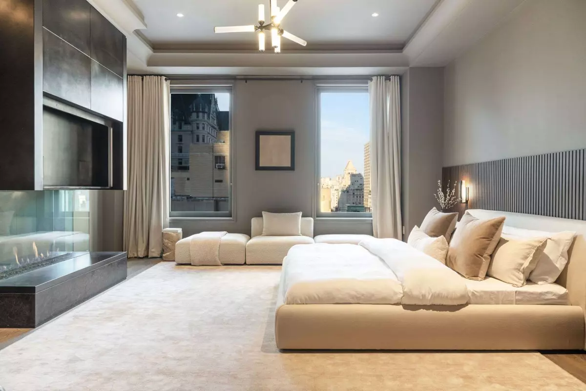 Manhattan, NY 10019,730 Fifth Avenue #16B