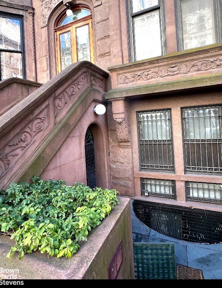 Manhattan, NY 10023,44 W 76TH Street #2