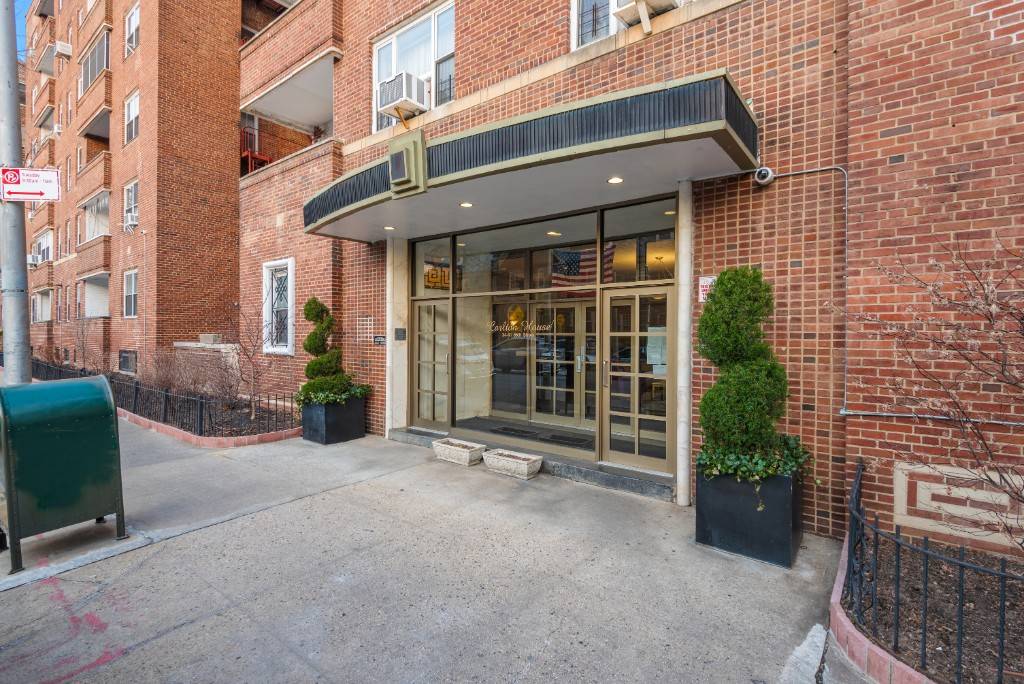 Queens, NY 11372,34-41 85th Street #4S