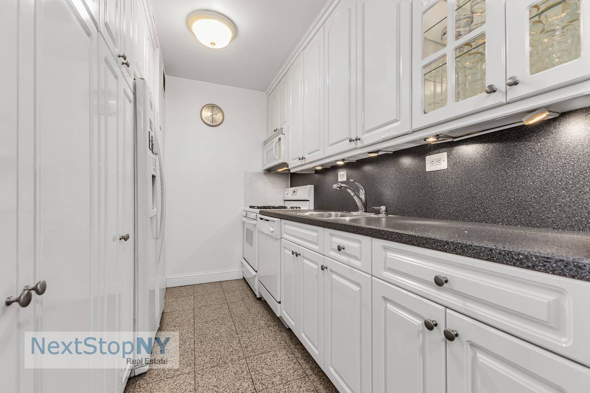 245 E 54TH Street #22A, Manhattan, NY 10022