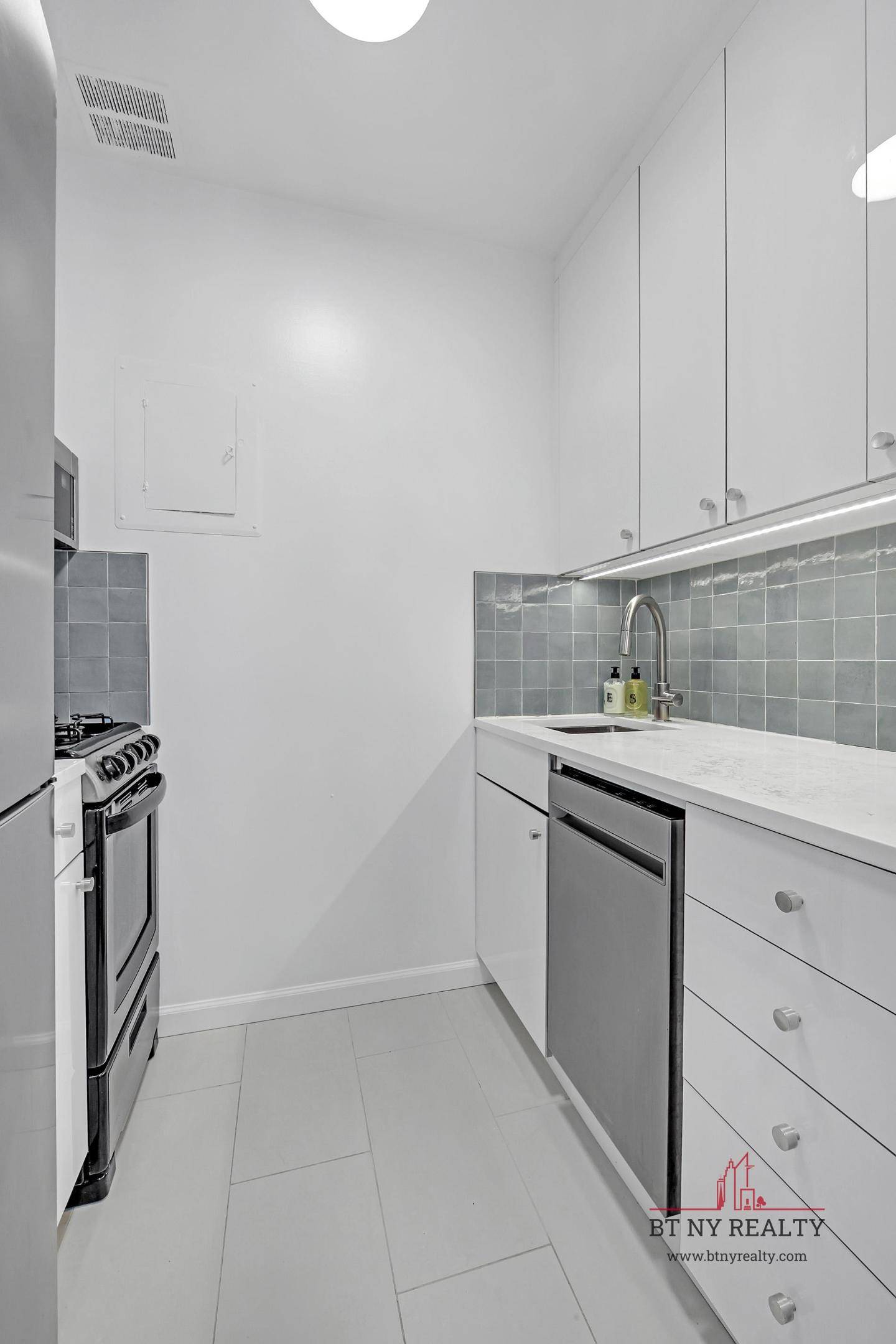 Manhattan, NY 10019,350 W 50th Street #6-R