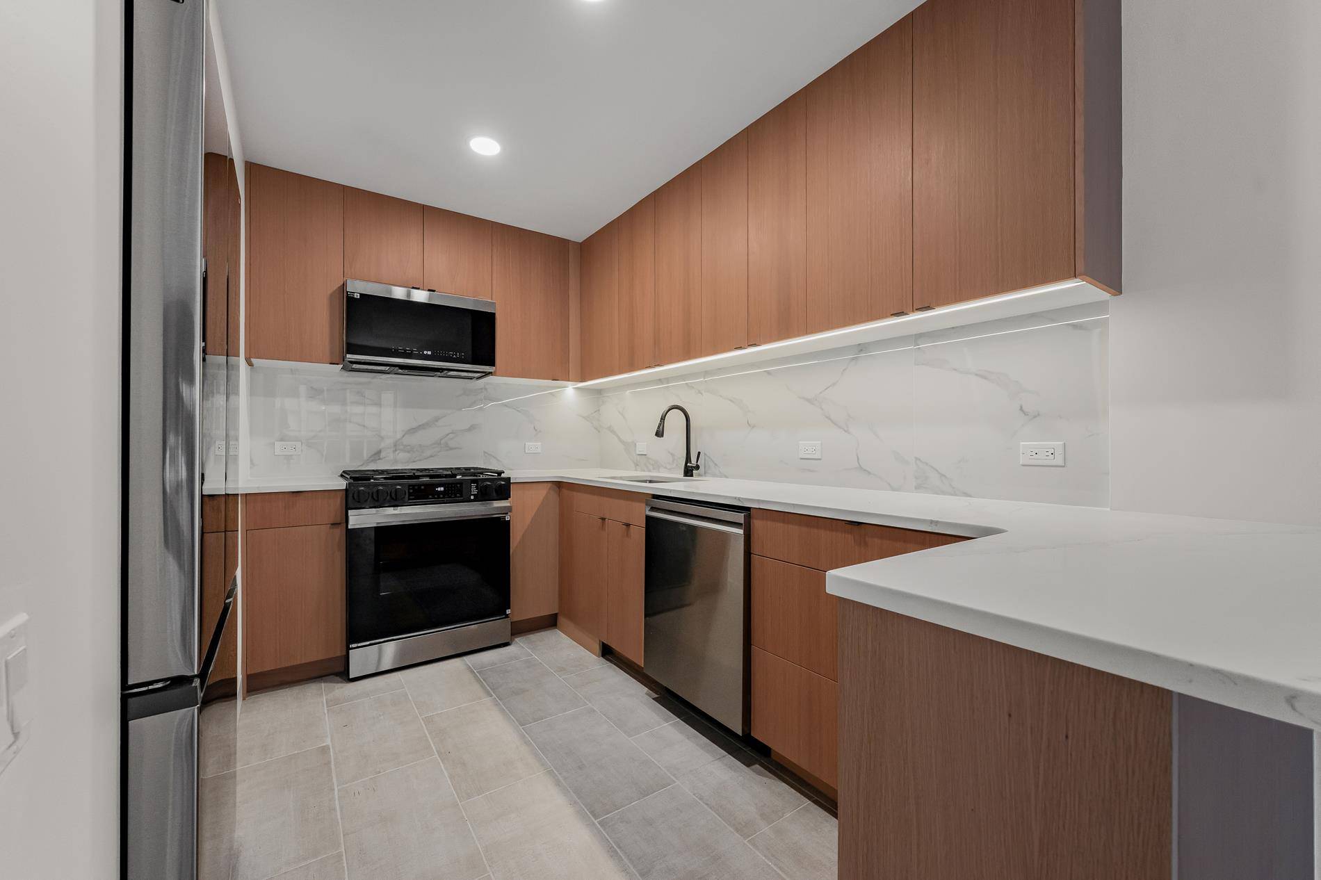 Manhattan, NY 10019,146 W 57th Street #52-E