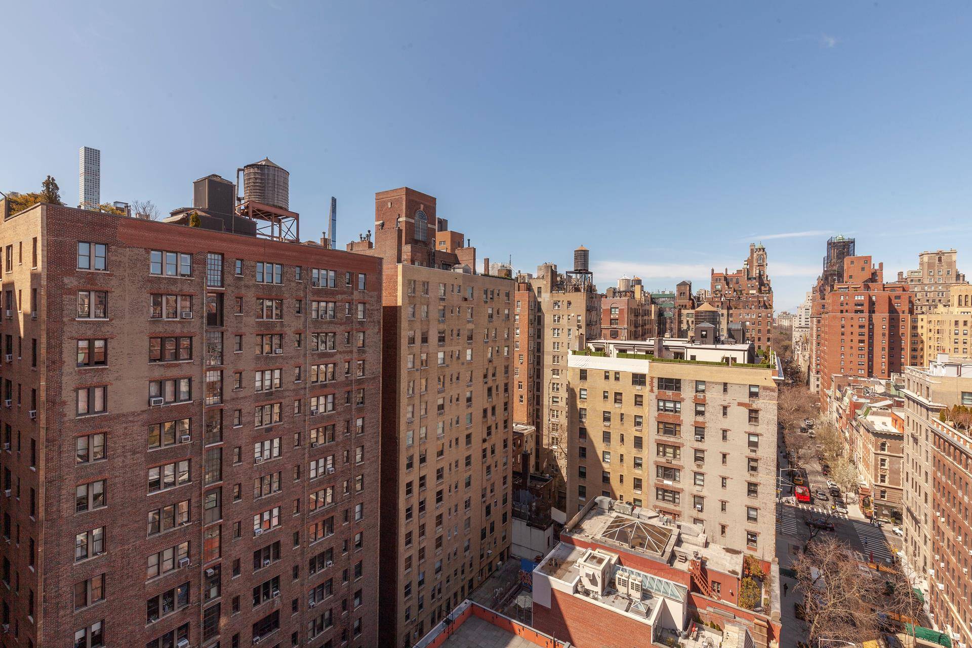 Manhattan, NY 10021,165 E 72ND Street #16G