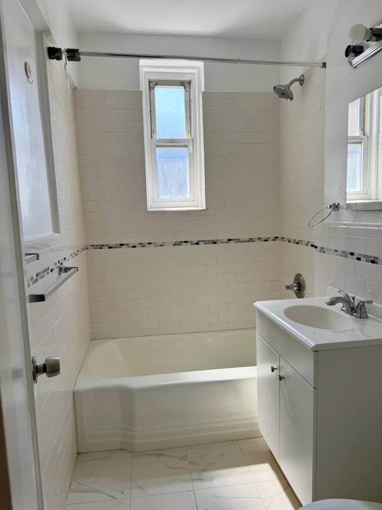 Queens, NY 11372,35-40 75TH Street #6E