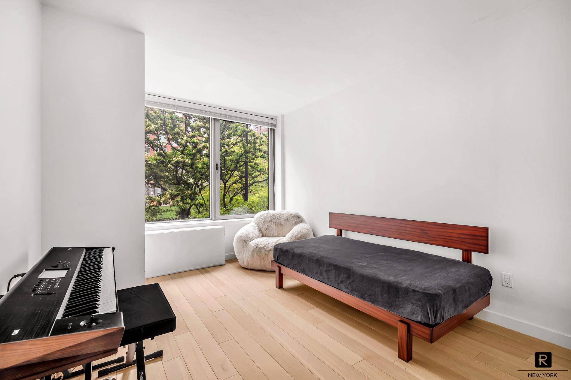 Manhattan, NY 10282,212 Warren Street #1-A