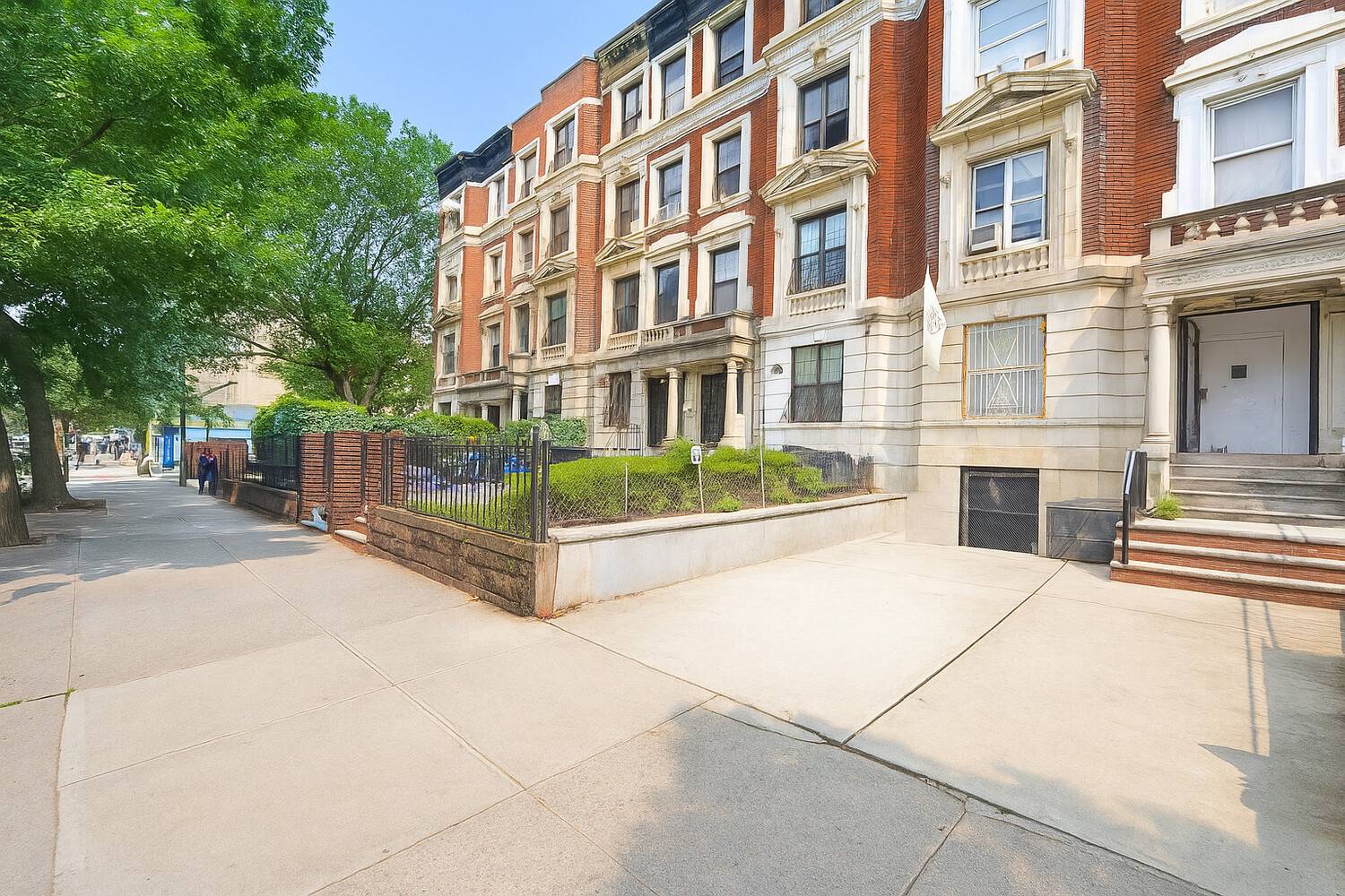 Brooklyn, NY 11213,717 EASTERN Parkway