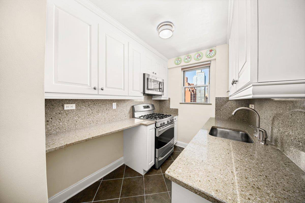 Manhattan, NY 10021,300 E 71st Street #11-N