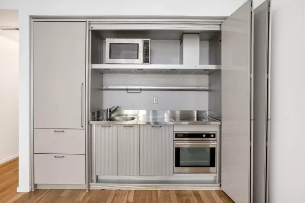 Manhattan, NY 10036,18 W 48th Street #14E