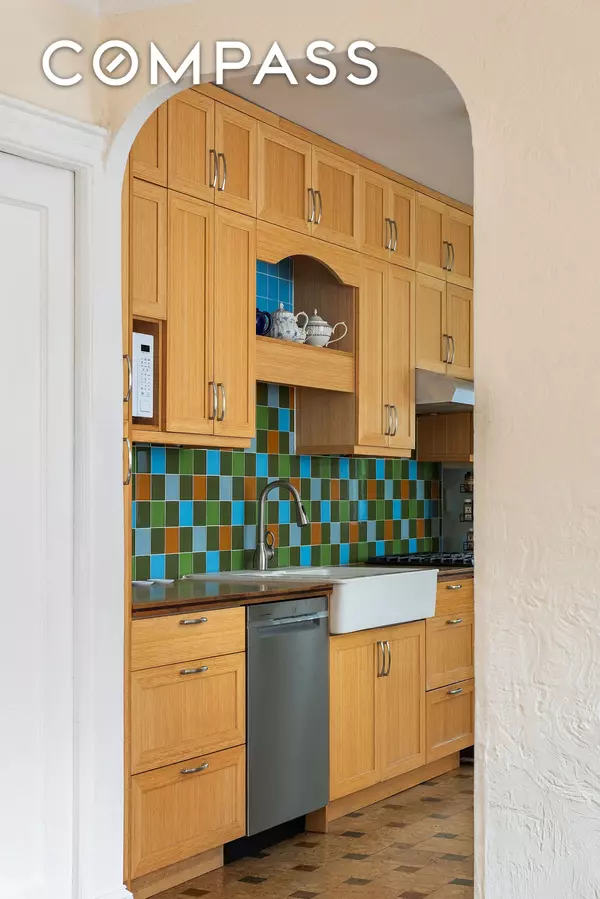 Bronx, NY 10469,2536 Lurting Avenue