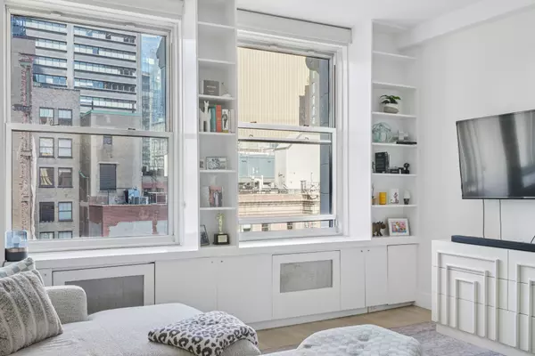 Manhattan, NY 10038,55 Liberty Street #22D