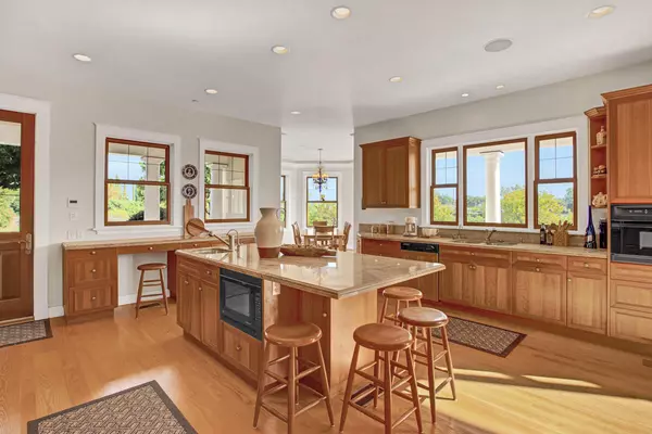 Santa Barbara, CA 93117,1121 Via Del Rey