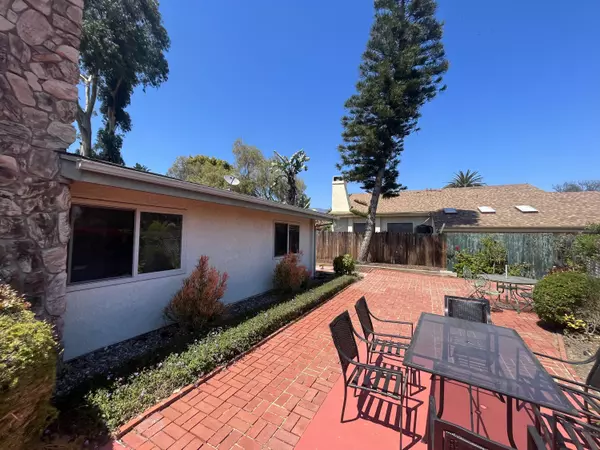 Santa Barbara, CA 93109,823 Weldon RD Road