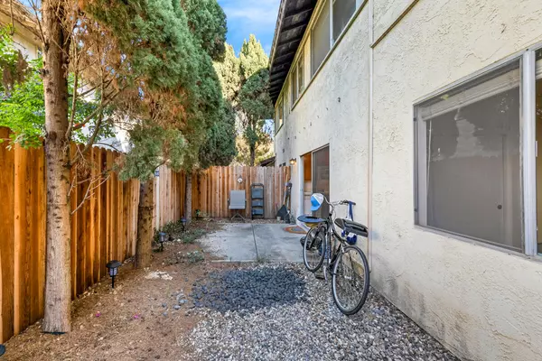 Goleta, CA 93117,487 Whitman ST Street