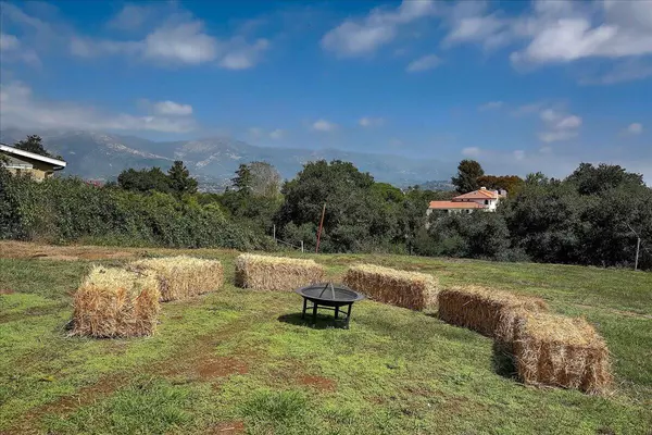 Santa Barbara, CA 93105,1040 Veronica Springs RD Road