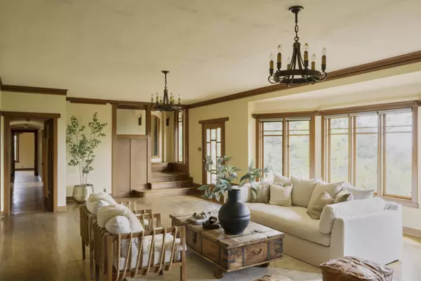 Ventura, CA 93003,402 Lynn DR Drive