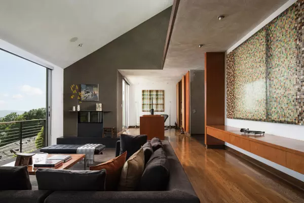 Santa Barbara, CA 93108,1944 Eucalyptus Hill RD Road