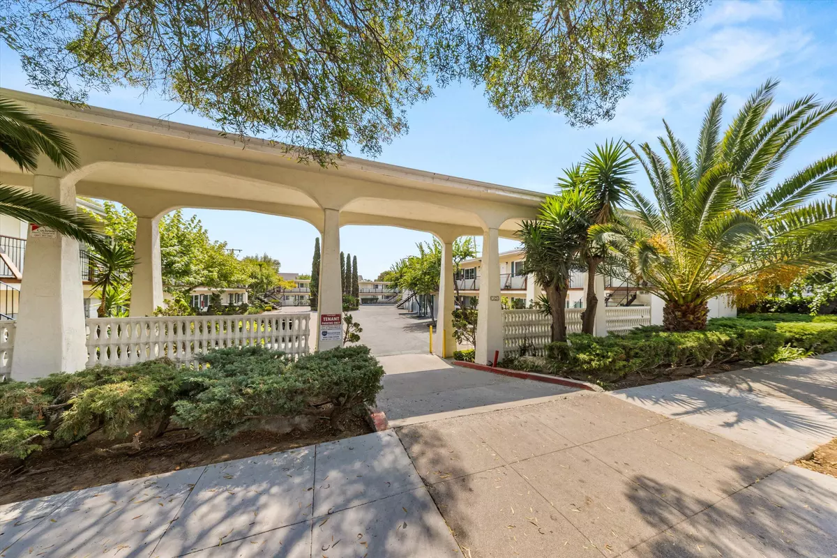 Santa Barbara, CA 93101,1825 Chapala