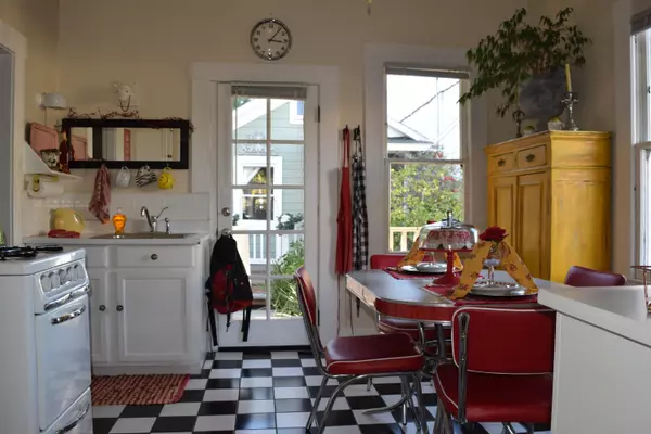 Santa Barbara, CA 93101,126 W De La Guerra St