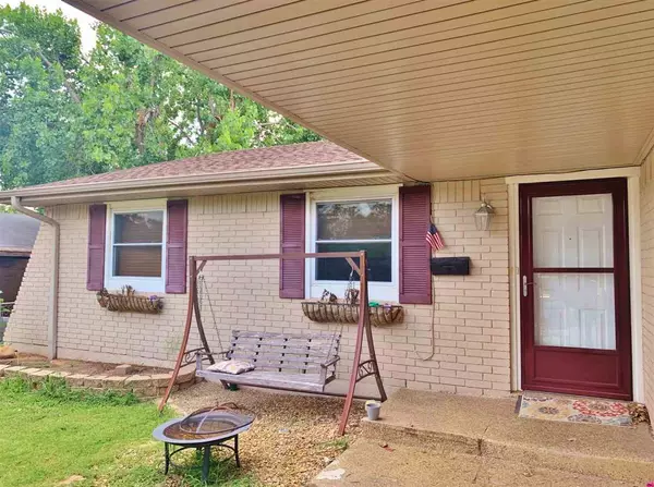 5718 NW Chestnut Ln, Lawton, OK 73505