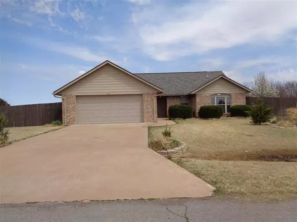 209 Choctaw Ave, Geronimo, OK 73543