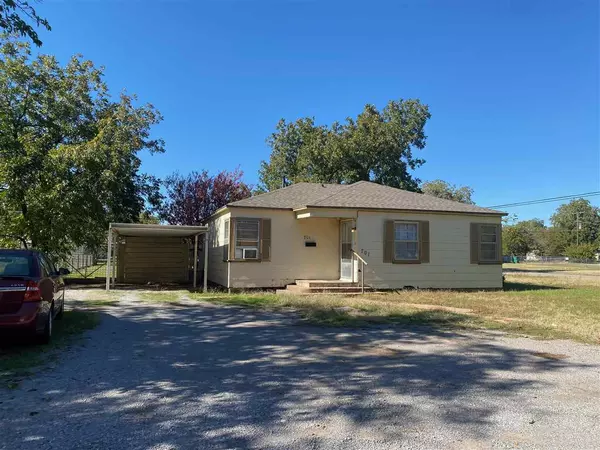 701 S 14th St, Frederick, OK 73542