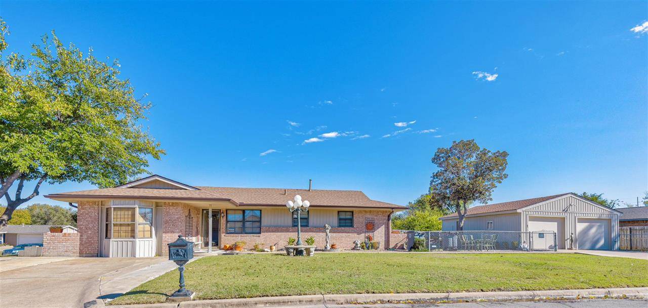 5602 NW Beechwood Dr, Lawton, OK 73505