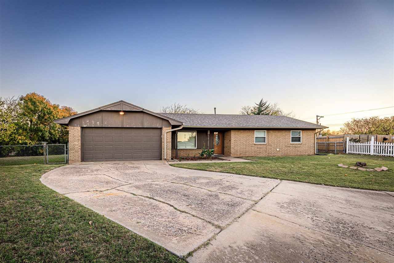 1722 NW Crosby Park Blvd, Lawton, OK 73505-2925
