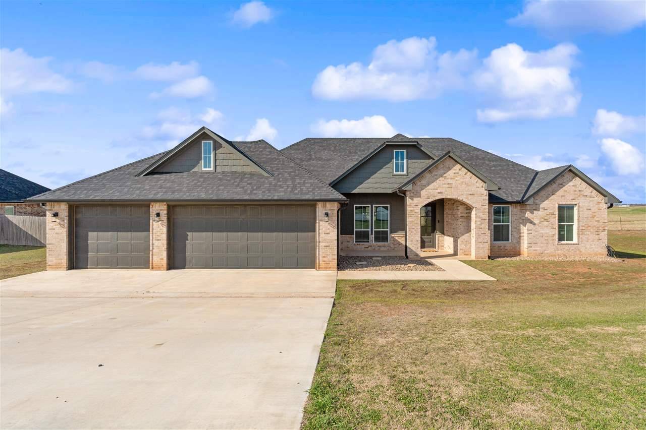 10858 NE Seaside Ln, Elgin, OK 73538