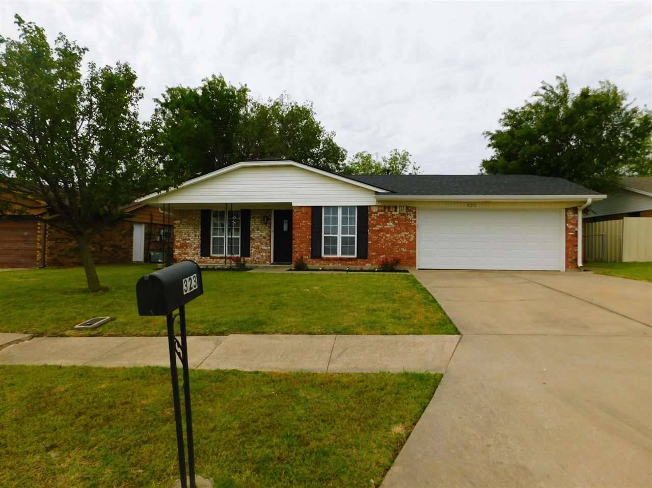 323 SW 71st St, Lawton, OK 73505