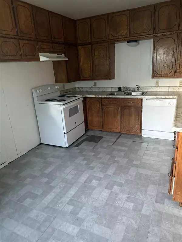 Frederick, OK 73542,214 N 13th