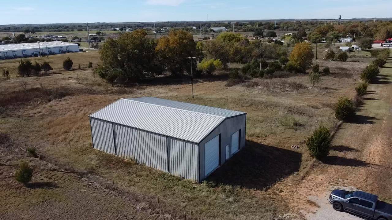 Waurika, OK,1001 E D