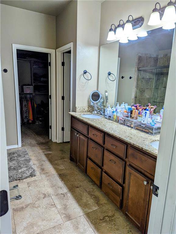 3905 Lonetree DR, Edmond, OK 73025