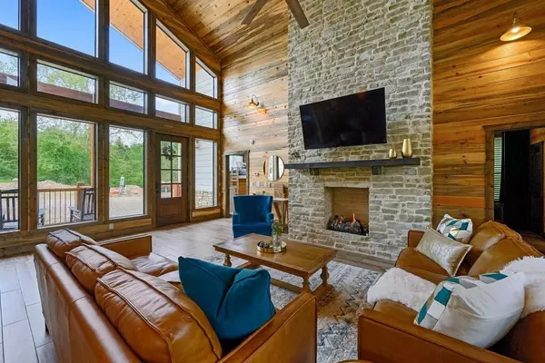 1156 N Lukfata Trail RD, Broken Bow, OK 74728