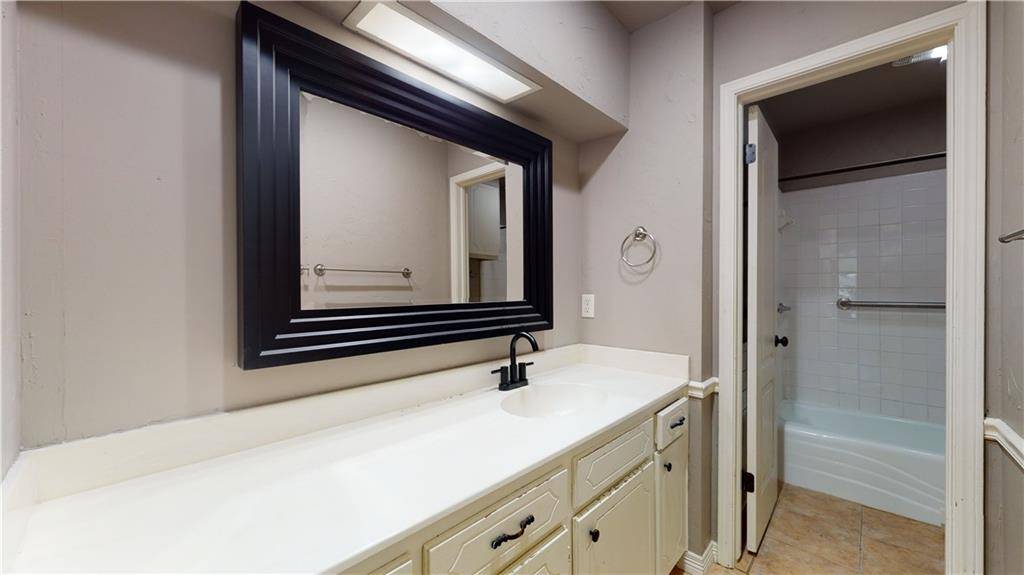 2504 Tall Oaks TRL, Edmond, OK 73025