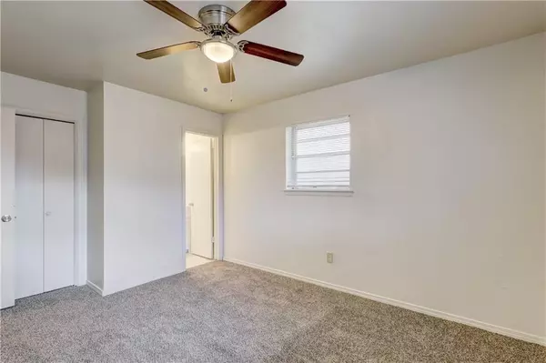 2913 Maple LN, Edmond, OK 73034