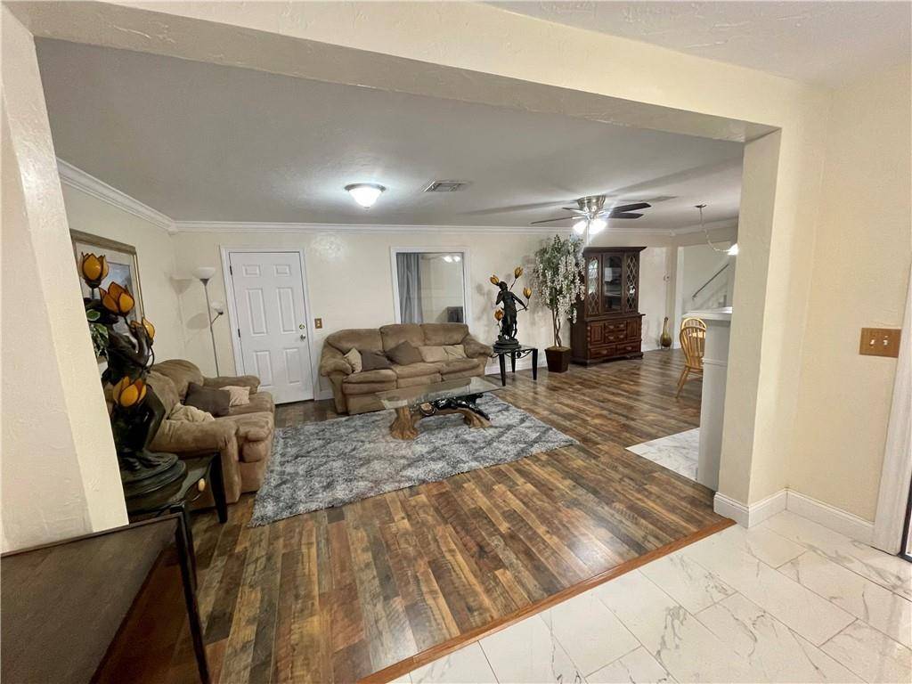 Altus, OK 73521,502 W Broadway ST