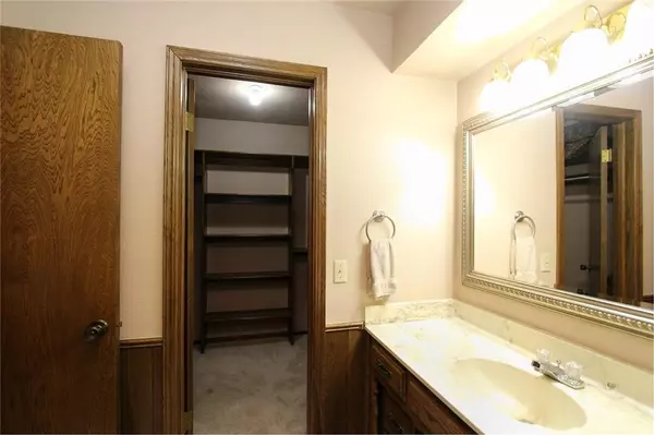 9900 S Karns RD, Hinton, OK 73047