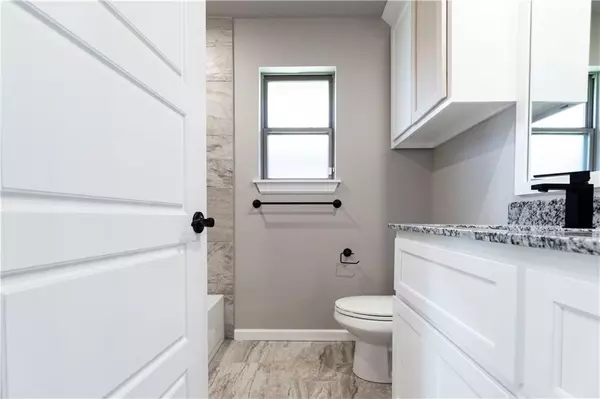 Edmond, OK 73013,8304 NW 163rd ST