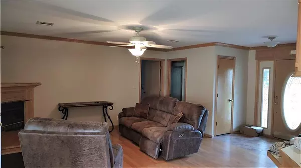 6049 N Harrah RD, Harrah, OK 73045