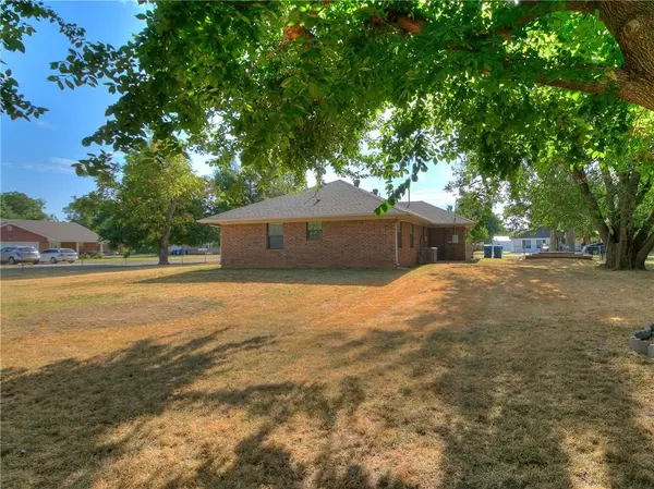 301 SE 1st ST, Tuttle, OK 73089