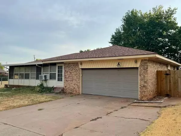 406 Crest LN, Noble, OK 73068