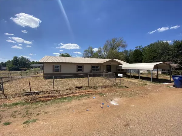 804 N Division ST, Konawa, OK 74849