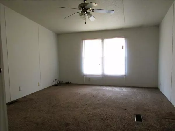 305 E Seventh ST, Leedey, OK 73654