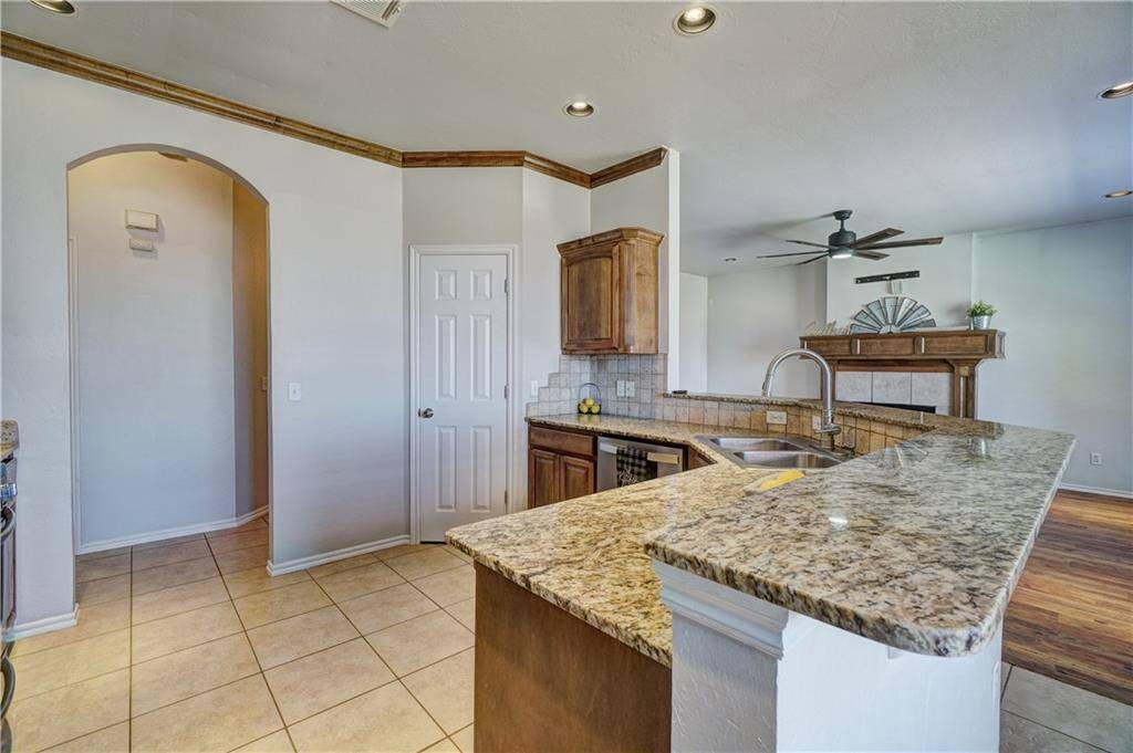 3501 Homesteaders LN, Guthrie, OK 73044