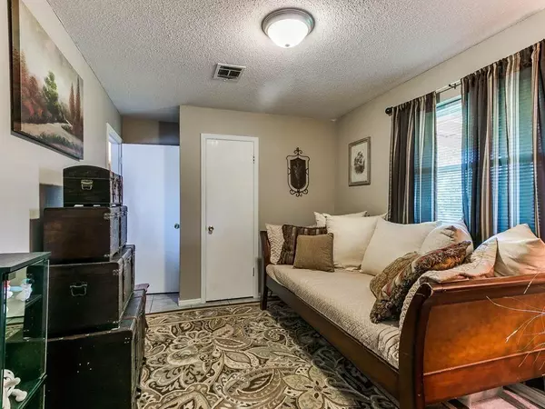 5 NE 3rd ST, Tuttle, OK 73089