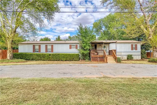 Custer City, OK 73601,203 E 1st ST