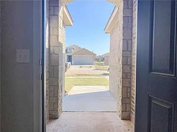 5323 Mac RD, Tuttle, OK 73089